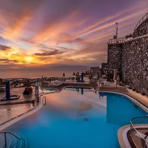 https://panoramica-heights-adeje.in-canary-islands.com